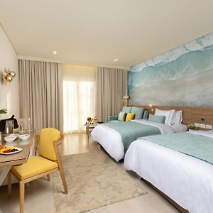Swim-up Room